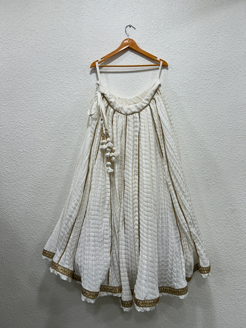 Lightweight Garba chaniya featuring graceful 8 meter flare movement