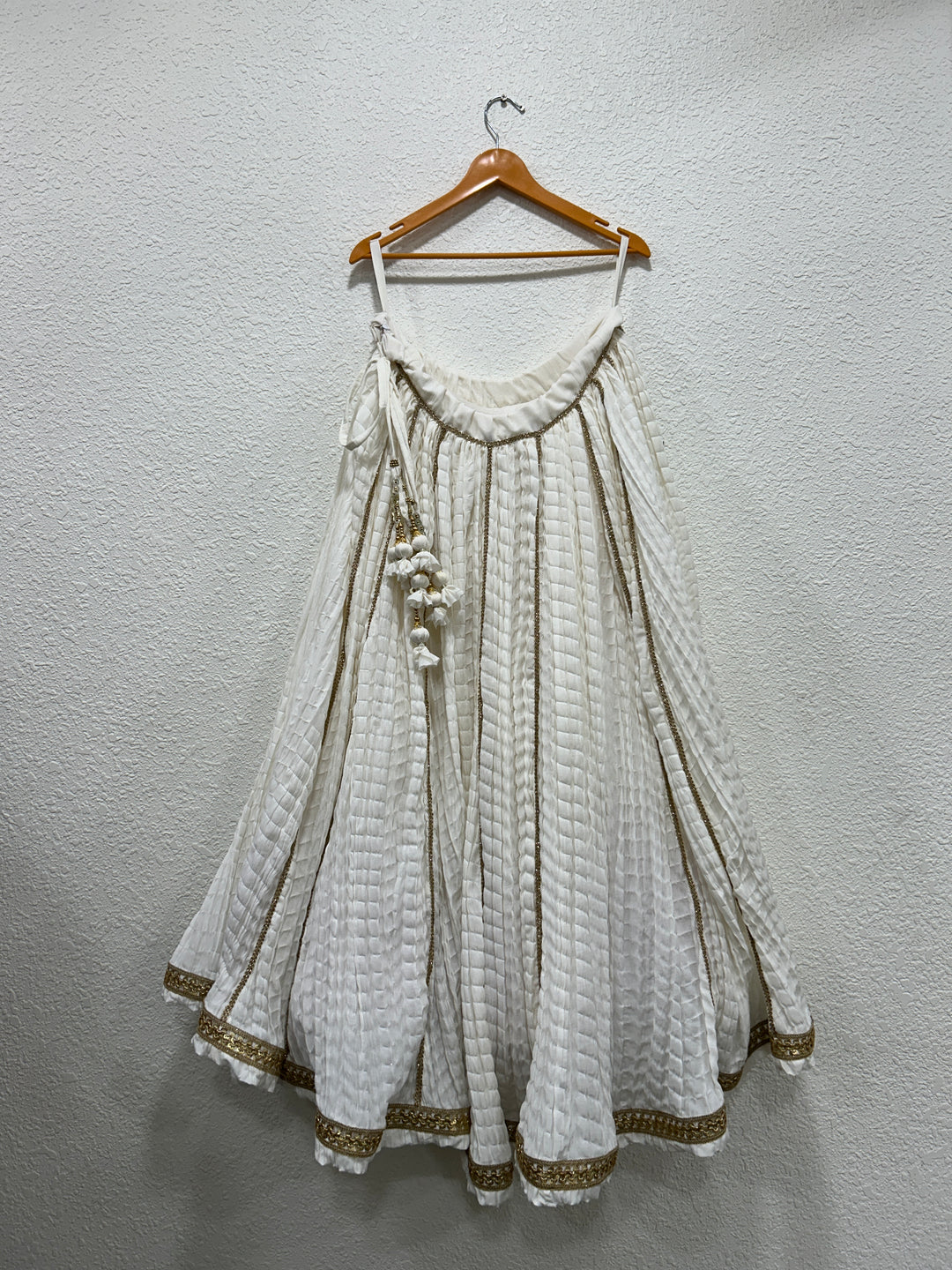 Lightweight Garba chaniya featuring graceful 8 meter flare movement