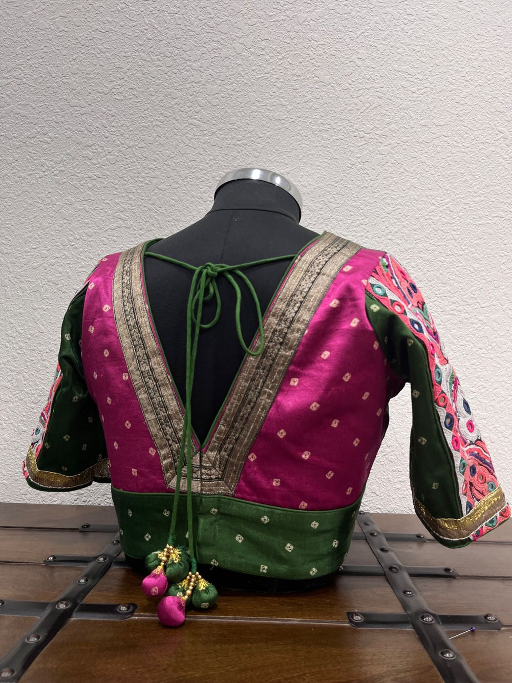 Gajji bandhej blouse in pink and green with kachi patch sleeves and golden border