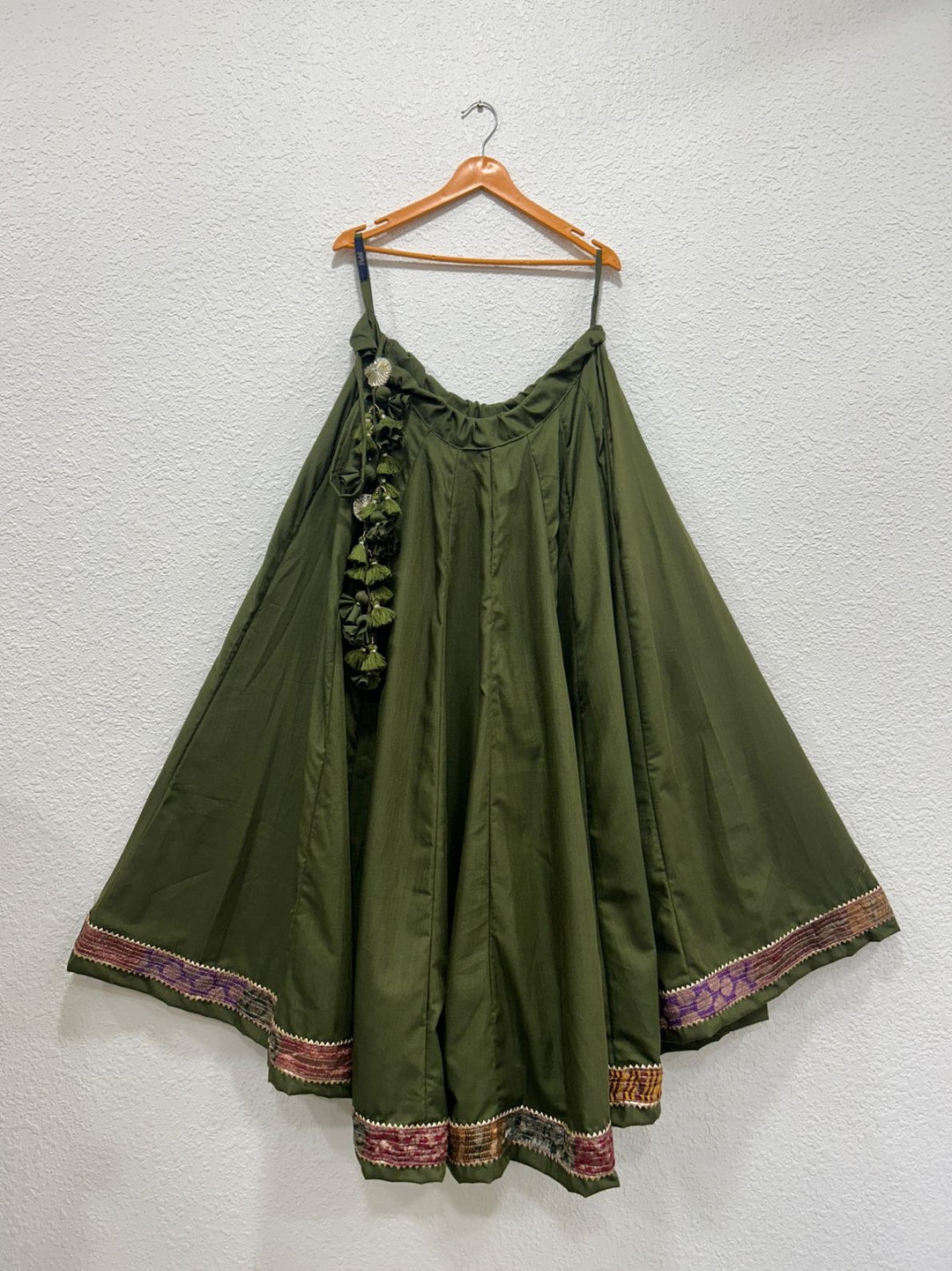 Slub silk Navratri chaniya with elegant Banarasi border detailing