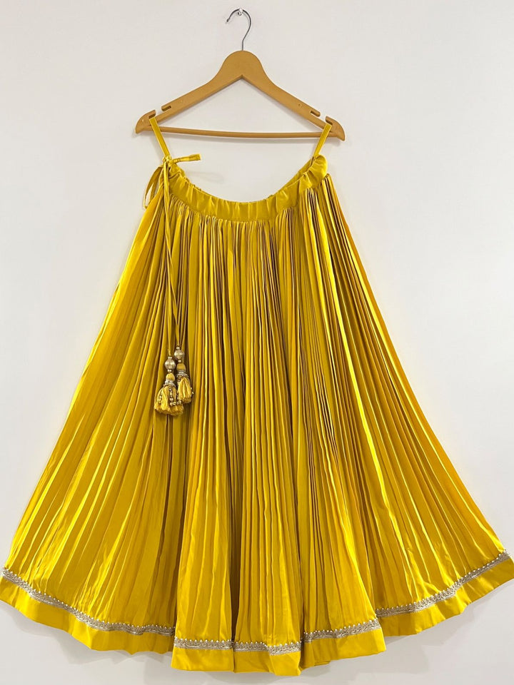 Yellow pleated chaniya with golden border perfect for navratri  haldi wedding function pohi studio ahmdabad 